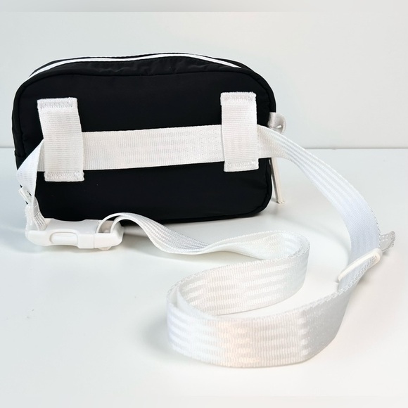 Athleta All About Crossbody Belt Bag Black and White RARE Color Combo EUC - Picture 4 of 10